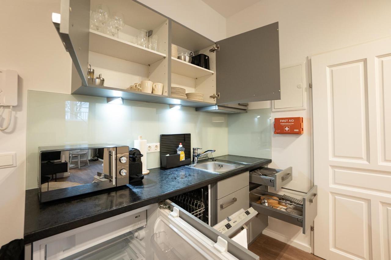 Stylish Apartment With Dedicated Working Space And Super King-Size Bed Located Between City Centre And Donau River Vienne Extérieur photo