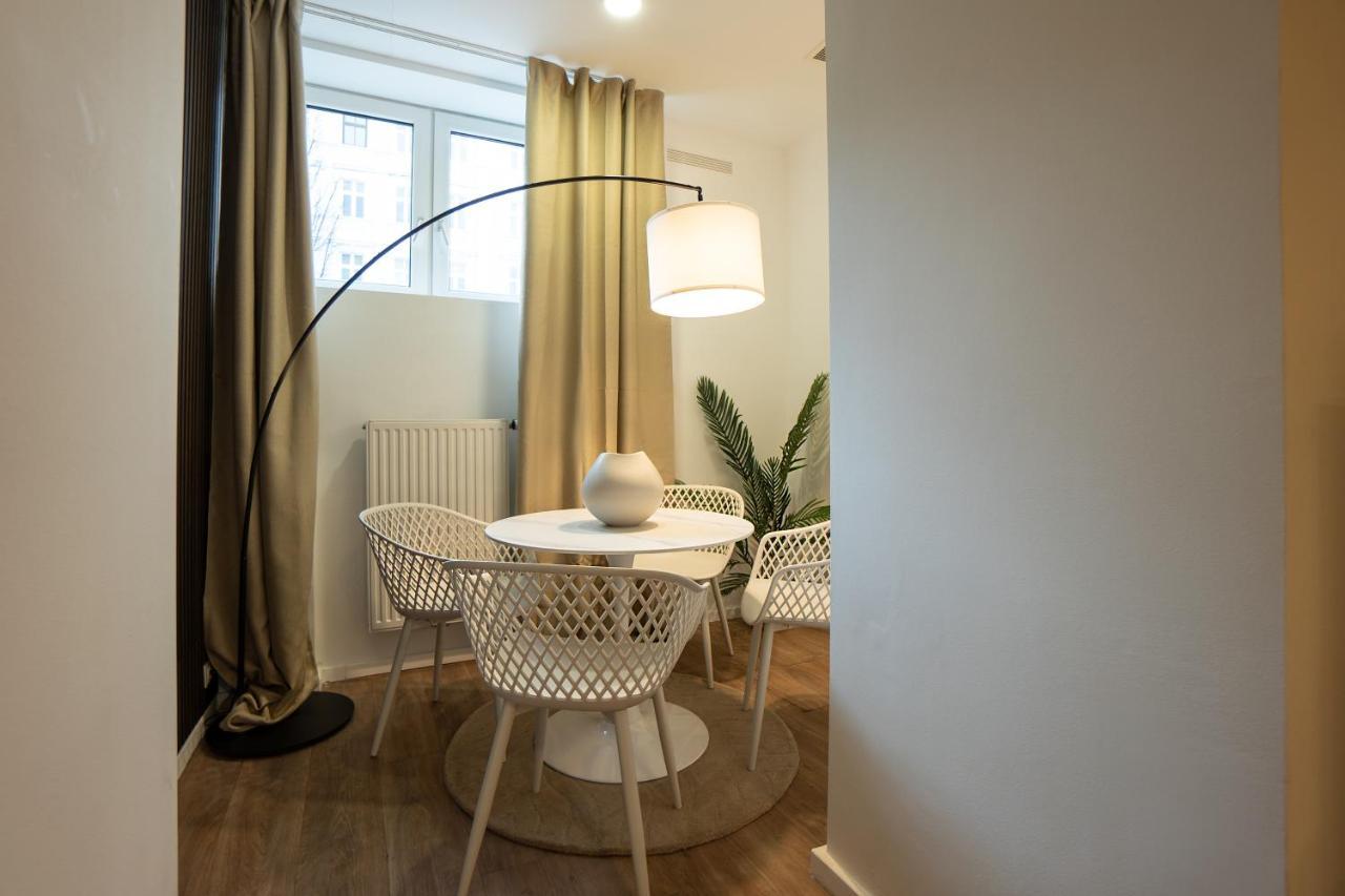 Stylish Apartment With Dedicated Working Space And Super King-Size Bed Located Between City Centre And Donau River Vienne Extérieur photo