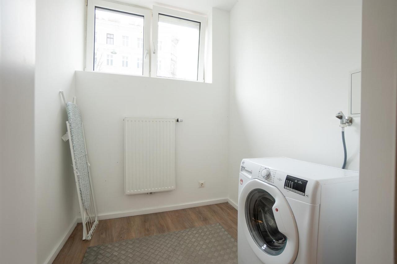 Stylish Apartment With Dedicated Working Space And Super King-Size Bed Located Between City Centre And Donau River Vienne Extérieur photo