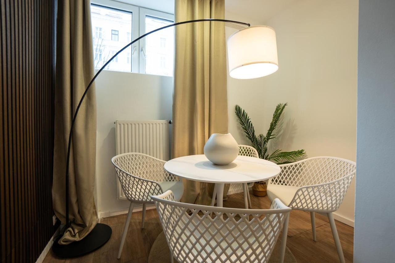 Stylish Apartment With Dedicated Working Space And Super King-Size Bed Located Between City Centre And Donau River Vienne Extérieur photo