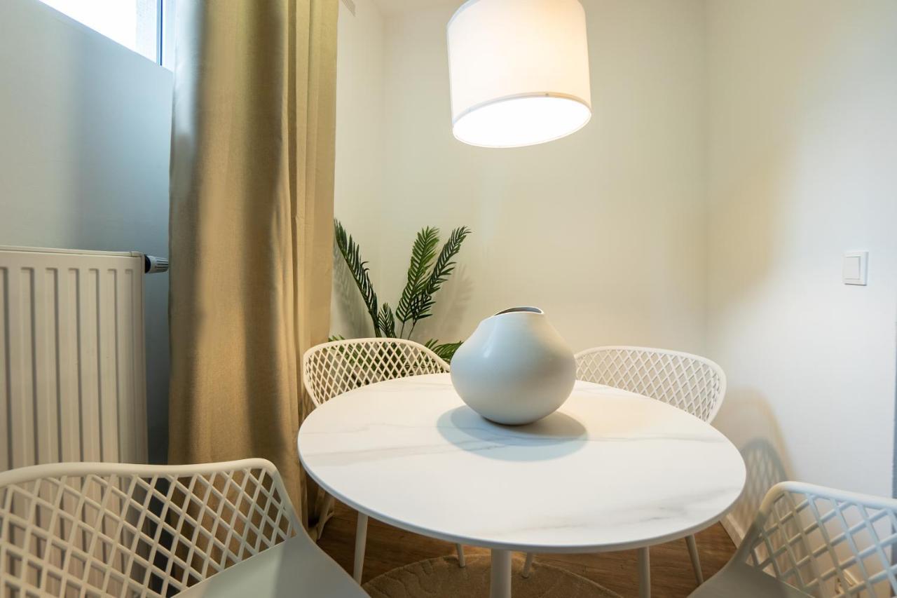 Stylish Apartment With Dedicated Working Space And Super King-Size Bed Located Between City Centre And Donau River Vienne Extérieur photo